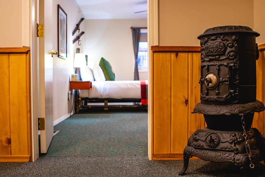 Courthouse Inn Ревелсток Экстерьер фото